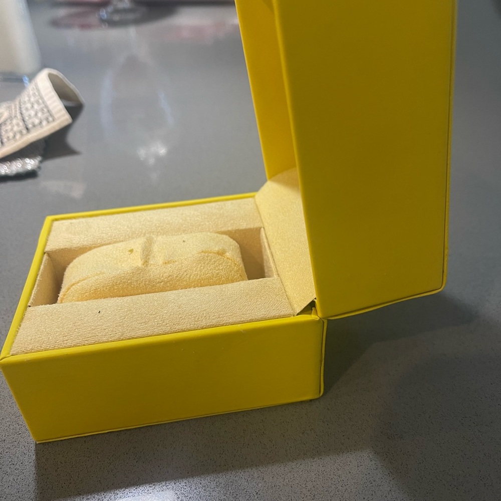 Empty box - Picture 5 of 5